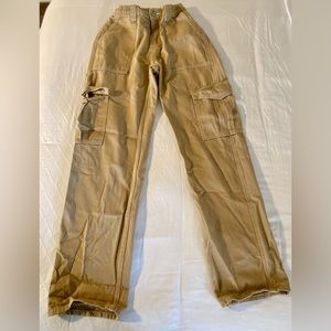 Cargo pants with adjustable waist